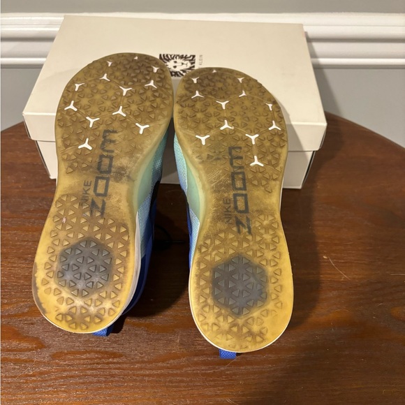 Women's Nike Sneakers - blue/light blue - gently used Size 7.5 - Picture 6 of 7